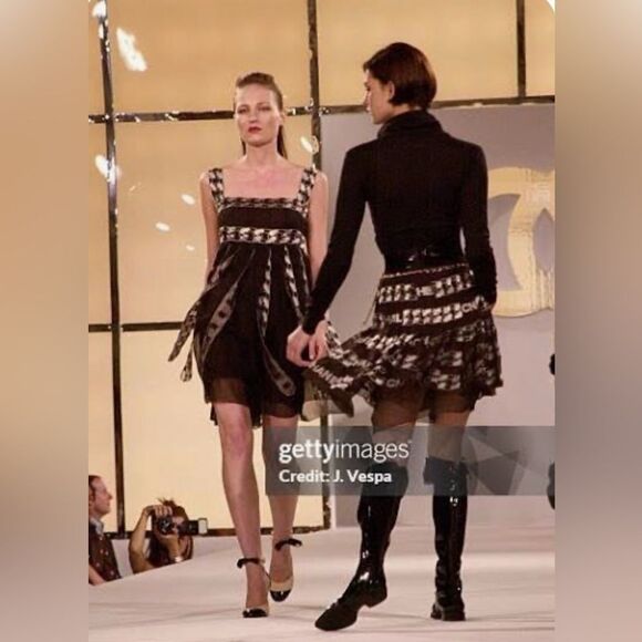 CHANEL Fall 2001 Black and White Pleated Silk Cocktail Dress - Picture 3 of 11